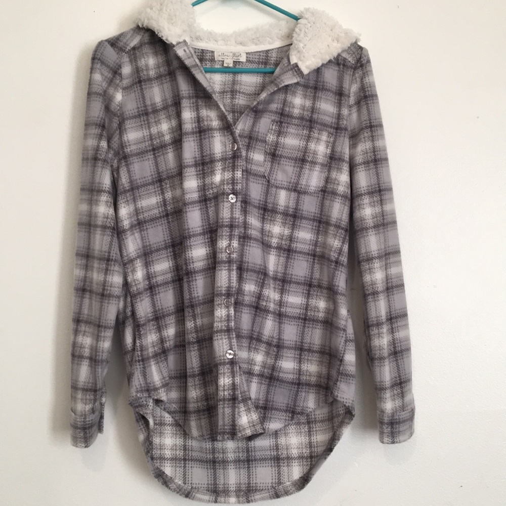 Size M. Sweater